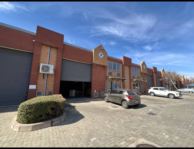 271M² WAREHOUSE TO LET IN STRIJDOMPARK